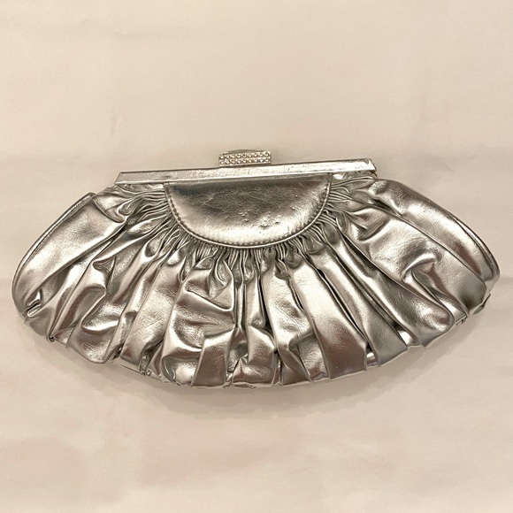 Le Chateau evening clutch with chain shoulder strap - Picture 2 of 6